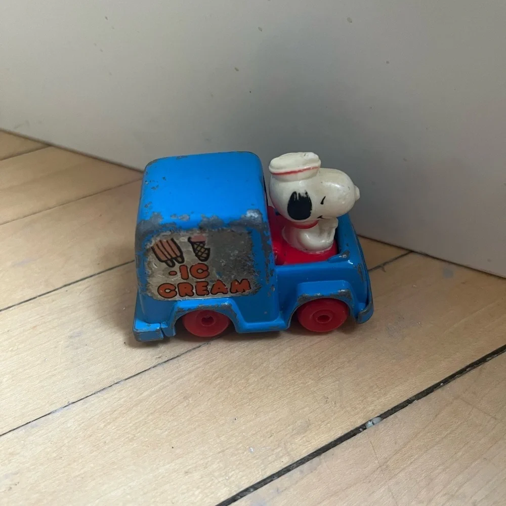 Vintage Peanuts Snoopy Ice Cream Rare Diecast Car